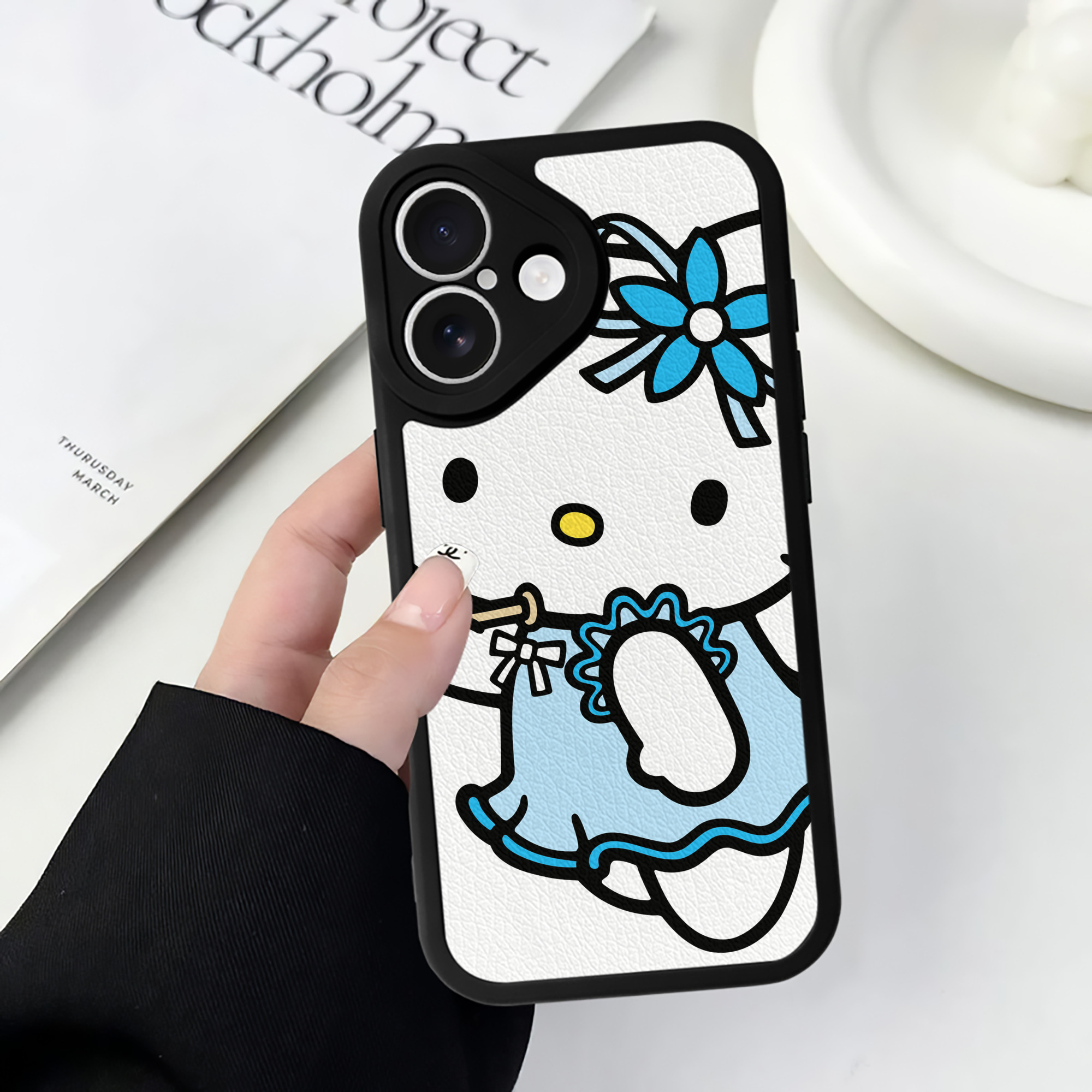 （画像用） Hello Kitty ハローキティ 【iPhone 16シリーズ対応】シリコンスマホケース（レザー調） 材質：シリコン